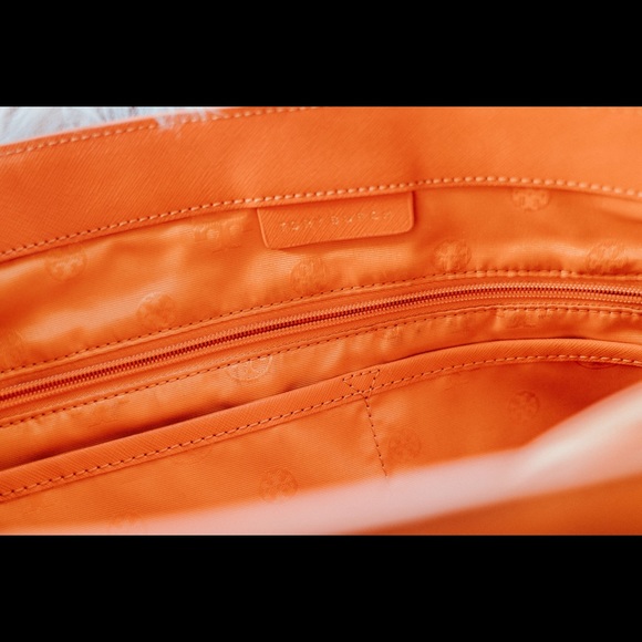 Tory Burch Emerson Buckle Tote Large - Picture 4 of 6